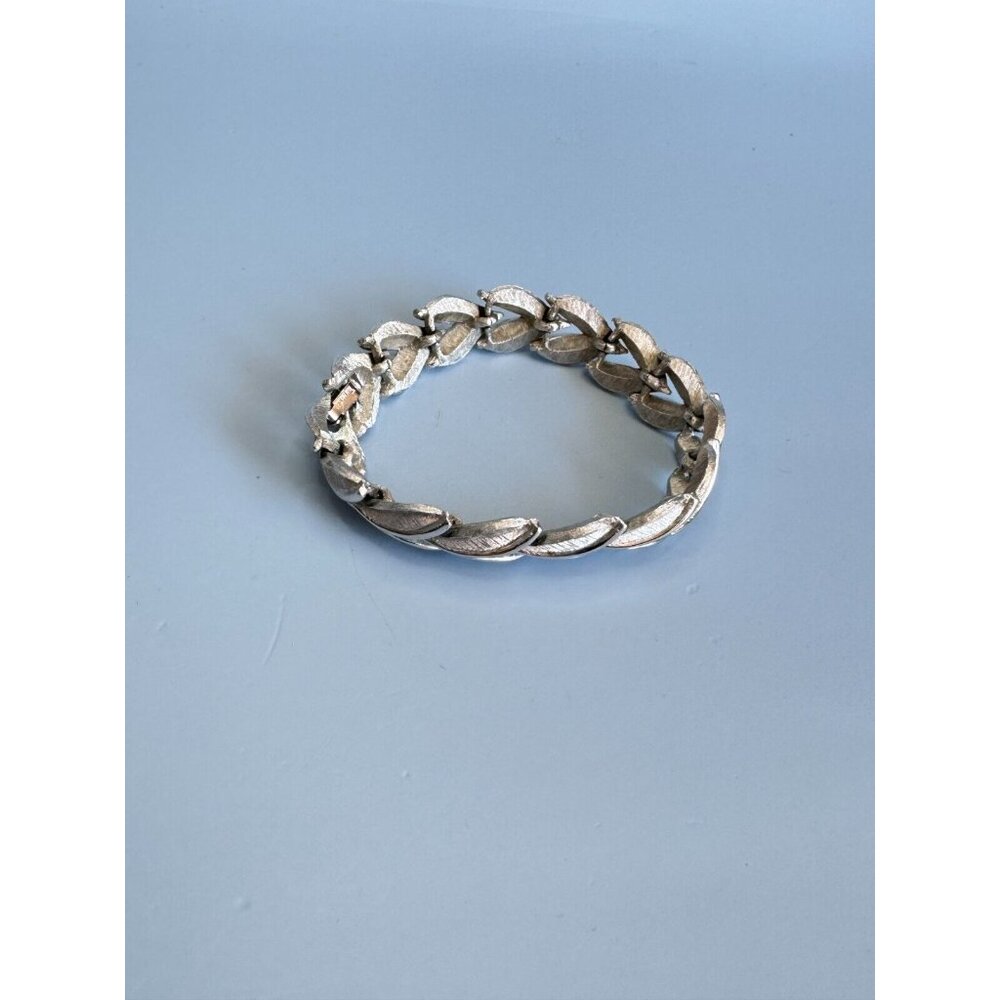 Vintage Crown Trifari 1950s Brushed Silver Leaf Design Classic Link Bracelet 7" - Picture 8 of 8